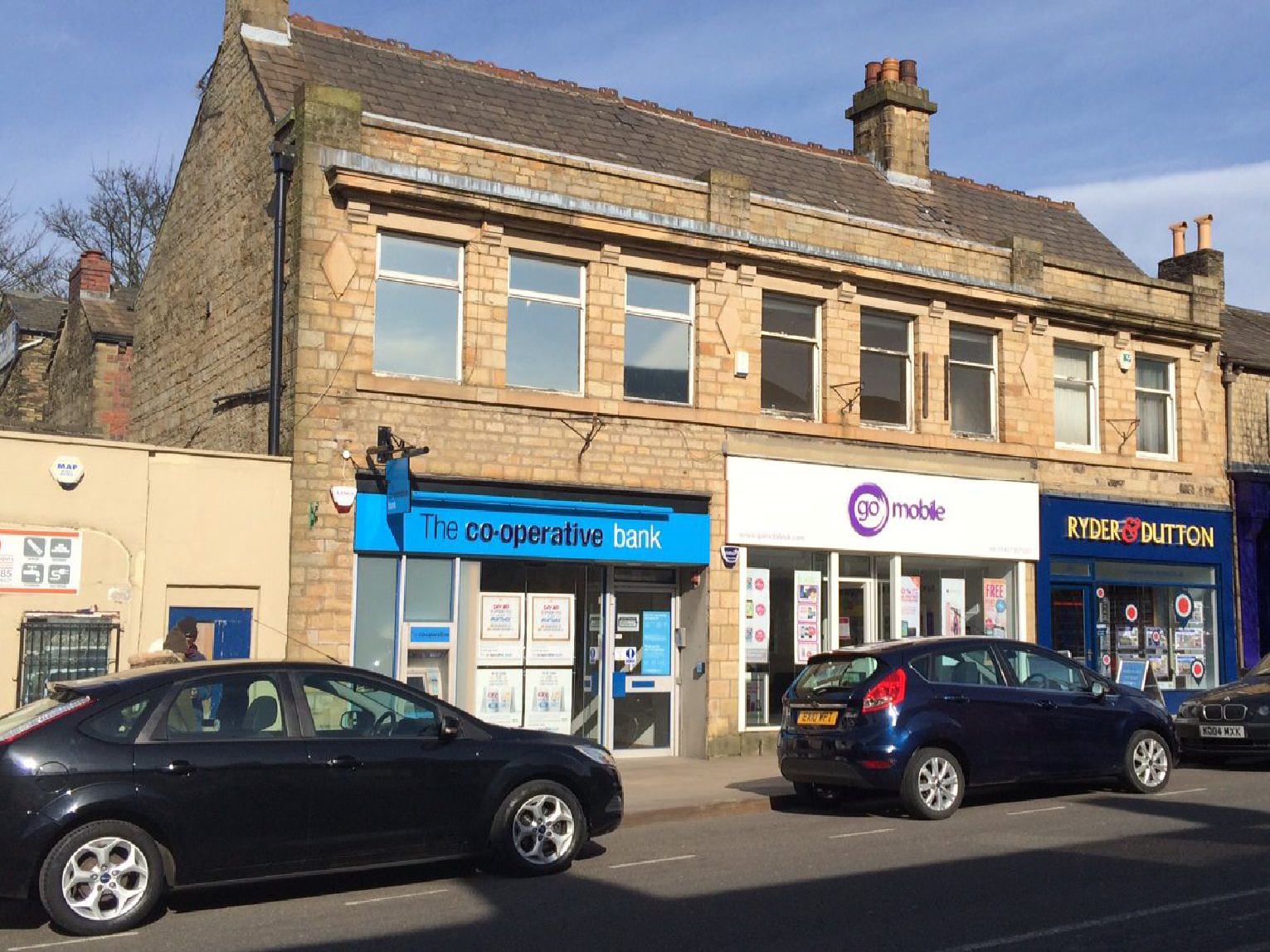 Prime retail unit to let Glossop